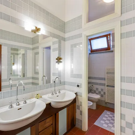 Poolside Leisure In Hideaway Willa *